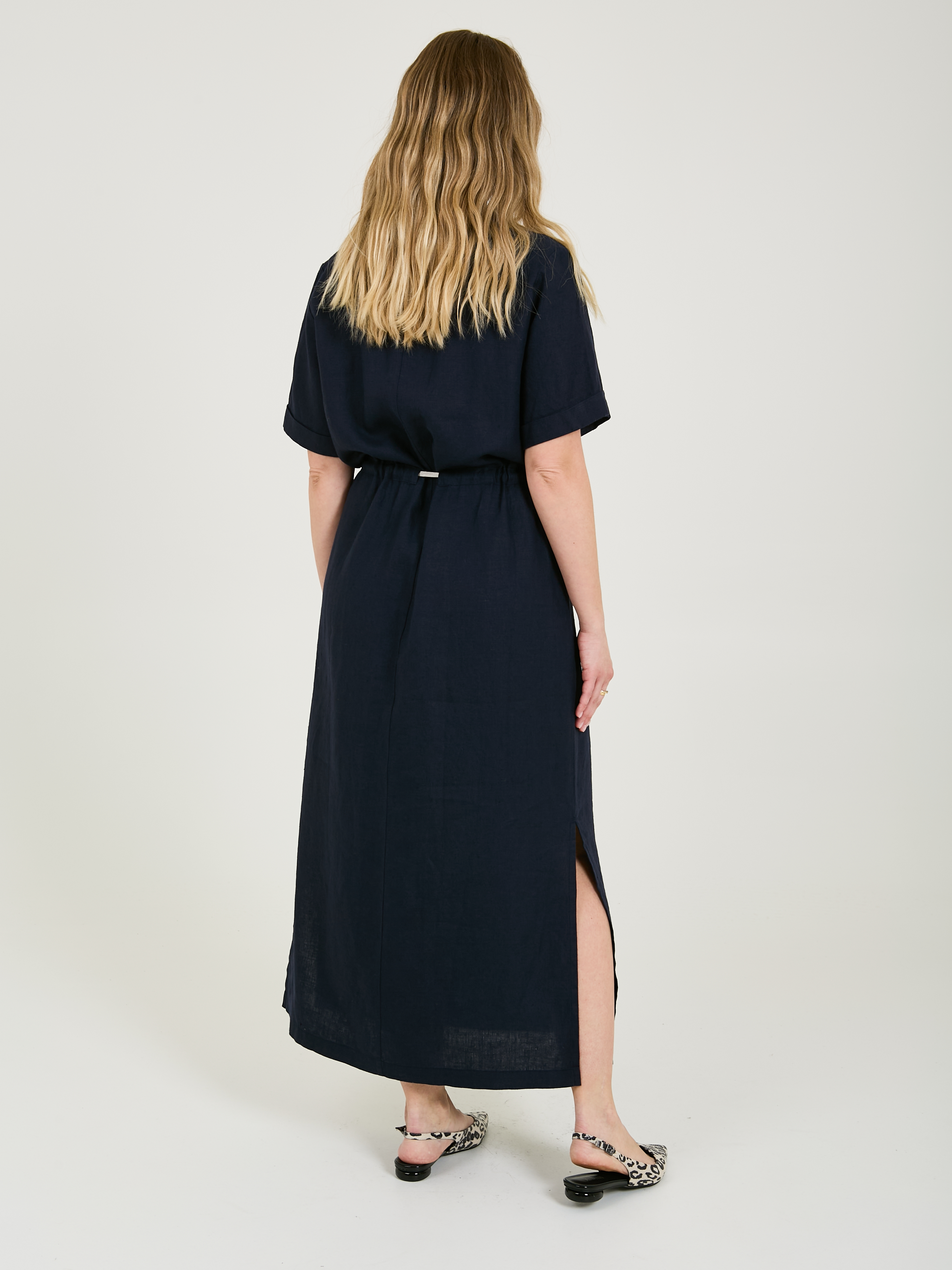 ПЛАТЬЕ STERN из 100% льна с мягкой сборкой и прямым силуэтом
