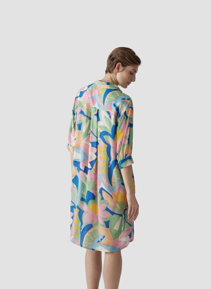 ПЛАТЬЕ LE COMTE рубашечный крой с ярким абстрактным принтом и свободным силуэтом